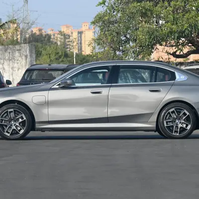 BMW i5